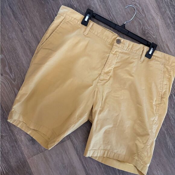 Men's Dockers Yellow Shorts Sz 40 - Picture 1 of 4